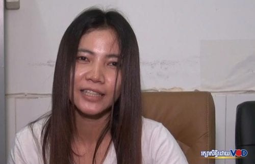 កញ្ញា ខុម ចាន់ដារ៉ាទី ហៅស្រីមុំ ដែលត្រូវបានគេទម្លាយខ្សែអាត់ថា​ជាសំឡេង​របស់នាងសន្ទនា​ស្នេហាជាមួយលោក កឹម សុខា​(រូបថតដោយ ហ៊ុយ ឧស្សាហ៍)