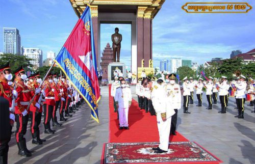 នៅព្រឹកថ្ងៃសុក្រ ទី១៥ ខែតុលា ឆ្នាំ២០២១ លោក ស ខេង រដ្ឋមន្ត្រីក្រសួងមហាផ្ទៃ ដឹកនាំប្រតិភូថ្នាក់ដឹកនាំក្រសួងមហាផ្ទៃ ដាក់កម្រងផ្កាគោរពព្រះវិញ្ញាណក្ខន្ធព្រះករុណាព្រះបរមរតនកោដ្ឋ នរោត្តម សីហនុ ព្រះមហាវីរក្សត្រ ព្រះវររាជបិតា ឯករាជ បូរណភាពទឹកដី និងឯកភាពជាតិខ្មែរ។