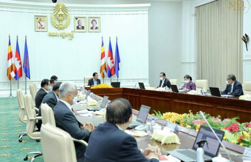ថ្ងៃទី០៤ ខែកុម្ភៈ ឆ្នាំ២០២២ លោក ហ៊ុន សែន នាយករដ្ឋមន្ត្រីនៃព្រះរាជាណាចក្រកម្ពុជា ដឹកនាំកិច្ចប្រជុំពេញអង្គគណៈរដ្ឋមន្ត្រី របៀបវារៈសេចក្តីព្រាងច្បាប់ស្តីពីការការពាររុក្ខជាតិ និងភូតគាមអនាម័យ នៅវិមានសន្តិភាព រាជធានីភ្នំពេញ។
