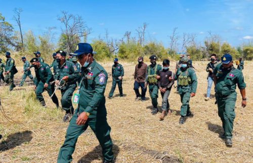 សមត្ថកិច្ចនាំខ្លួនជនសង្ស័យពាក់ព័ន្ធករណីឃាតកម្មមួយ ដោយជនសង្ស័យចោទជនរងគ្រោះចេះអំពើអាបធ្មប់ ដែលករណីឃាតកម្មនេះកើតឡើងនៅចំណុចស្រែចោទ​ ស្ថិតក្នុងភូមិ​មេប៉ៃ​ ឃុំពូជ្រៃ​ ស្រុកពេជ្រាដា​ ខេត្តមណ្ឌលគិរី​ ថ្ងៃទី០១ ខែកុម្ភៈ ឆ្នាំ២០២២។