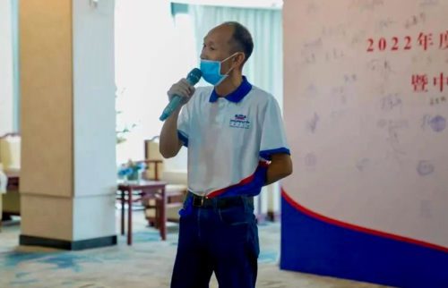 លោក Chen Baorong ជាប្រធានក្រុមស្ម័គ្រចិត្តកម្ពុជា-ចិន។