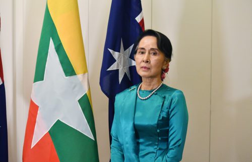 លោកស្រី Aung San Suu Kyi នៅឯវិមានសភាក្នុងទីក្រុង Canberra កាលពីថ្ងៃចន្ទ ទី១៩ ខែមីនា ឆ្នាំ២០១៨។
