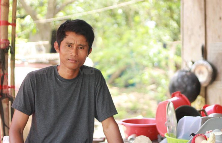 លោក ជីង សំ ប្រជាកសិករម្នាក់រស់នៅខេត្តប៉ៃលិន។ 