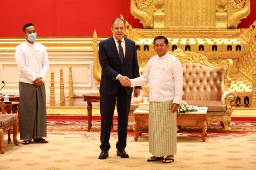 រដ្ឋមន្ត្រីការបរទេសរុស្ស៊ី លោក Sergei Lavrov ចូលរួមកិច្ចប្រជុំជាមួយមេដឹកនាំយោធាមីយ៉ាន់ម៉ា លោក Min Aung Hlaing នៅទីក្រុង Naypyidaw ប្រទេសមីយ៉ាន់ម៉ា ថ្ងៃទី០៣ ខែសីហា ឆ្នាំ២០២២។