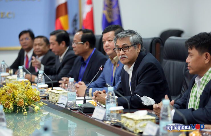 មន្ត្រីតំណាងគណបក្សភ្លើងទៀន គណបក្សឆន្ទៈខ្មែរ គណបក្សកែទម្រង់កម្ពុជា និងគណបក្សប្រជាធិបតេយ្យមូលដ្ឋាន ជួបពិភាក្សាការងារជាមួយមន្ត្រីជាន់ខ្ពស់ គ.ជ.ប ពាក់ព័ន្ធការកែលម្អប្រព័ន្ធបោះឆ្នោត នាព្រឹកថ្ងៃទី៣១ ខែសីហា ឆ្នាំ២០២២ នៅទីស្ដីការ គ.ជ.ប។