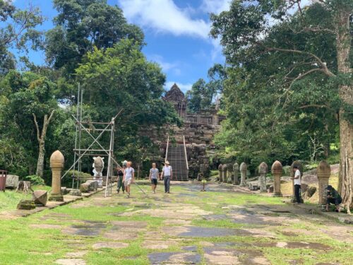 ទិដ្ឋភាពភ្ញៀវទេសចរទៅលេងកម្សាន្តនៅលើប្រាសាទព្រះវិហារ នៅថ្ងៃទី១៨ ខែសីហា ឆ្នាំ២០២២។ (ពក ខឺយ)