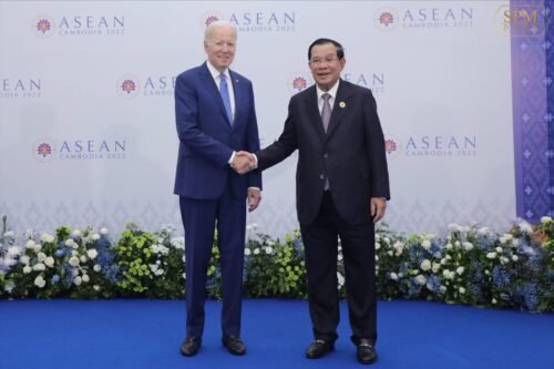 លោក ចូ បៃដិន (Joe Biden) ប្រធានាធិបតីសហរដ្ឋអាមេរិក ជួបពិភាក្សាកំពូលទ្វេភាគីជាមួយលោក ហ៊ុន សែន នាយករដ្ឋមន្រ្តីនៃព្រះរាជាណាចក្រកម្ពុជា នៅសណ្ឋាគារសុខាភ្នំពេញ នៅល្ងាចថ្ងៃទី១២ ខែវិច្ឆិកា ឆ្នាំ២០២២ ជាថ្ងៃទី៣នៃកិច្ចប្រជុំកំពូលអាស៊ានលើកទី៤០ និង៤១ ដែលកម្ពុជាធ្វើជាម្ចាស់ផ្ទះ។