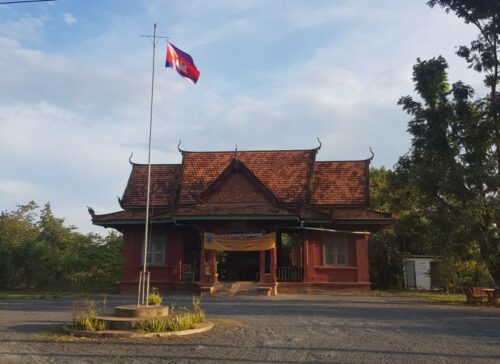 ទិដ្ឋភាពសាលាឃុំថ្មី ស្ថិតនៅក្នុងភូមិស្វាយជ្រុំ ឃុំថ្មី ស្រុកចិត្របុរី ខេត្តក្រចេះ កាលពីថ្ងៃទី៧ ខែវិច្ឆិកា ឆ្នាំ២០២២។ (កញ្ញា ទុយ អេងលី)