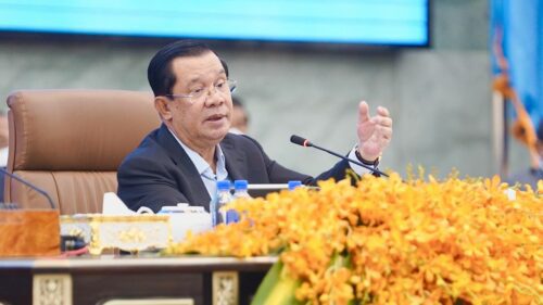 លោក ហ៊ុន សែន ប្រធានគណបក្សប្រជាជនកម្ពុជា ថ្លែងក្នុងមហាសន្និបាតវិសាមញ្ញតំណាងទូទាំងប្រទេសរបស់គណបក្សប្រជាជនកម្ពុជា នៅវិមាន៧មករា ស្នាក់ការកណ្ដាលគណបក្សប្រជាជនកម្ពុជា រាជធានីភ្នំពេញ ថ្ងៃទី២៩ ខែមករា ឆ្នាំ២០២៣។