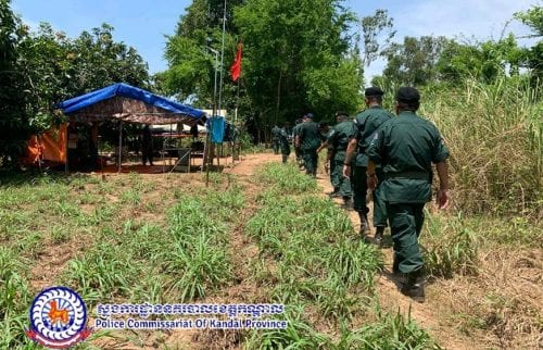 កាលពី​ថ្ងៃទី២៦ ខែមេសា ឆ្នាំ២០២០ មន្ត្រីស្នងការនគរបាល​ខេត្ត​កណ្ដាល បាន​ចុះ​ពិនិត្យ​តាម​បណ្ដោយ​ព្រំដែន​ស្ថិតនៅ​ស្រុក​កោះធំ​ ខេត្ត​កណ្ដាល ដោយឃើញតង់​មួយចំនួនដែល​ទាហាន​វៀតណាមសាងសង់​នៅ​តំបន់​ភាគី​កម្ពុជា​-វៀតណាម​មិនទាន់​ឯកភាព​គ្នា។