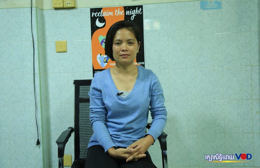 កញ្ញា ឈឹម ស៊ីថរ ប្រធានសហជីពទ្រទ្រង់សិទ្ធិការងារបុគ្គលិកកម្មករខ្មែរនៃក្រុមហ៊ុនណាហ្គាវើលដ៍។