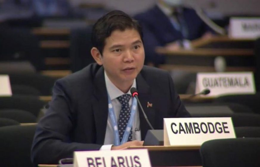 ឯកអគ្គទូត និងតំណាងអចិន្ត្រៃយ៍កម្ពុជា លោក អាន សុខឿន ឡើងថ្លែងនៅក្នុង​សម័យប្រជុំលើកទី​៤៣ កិច្ចពិភាក្សាទូទៅលើរបៀបវារៈទី១០ ស្តីពី ជំនួយបច្ចេកទេស និងការកសាងសមត្ថភាព ថ្ងៃទី១៩ ខែមិថុនា ឆ្នាំ២០២០ នៅ​ទីក្រុងហ្សឺណែវ។ (ហ្វេសប៊ុក៖ Permanent Mission of the Kingdom of Cambodia to the UN Office at Geneva)