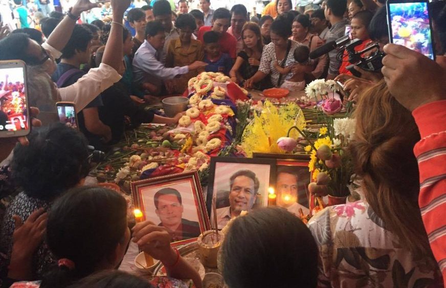 ប្រជា​ពលរដ្ឋ​ចូលរួម​រំលែកទុក្ខដល់ក្រុមគ្រួសារសពលោក កែម ឡី នៅវត្តចាស់ ក្នុង​សង្កាត់ជ្រោយចង្វារ កាលពីពេលកន្លងទៅ