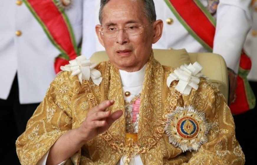 ព្រះមហាក្សត្រថៃ Bhumibol Adulyadej (រូបភាពពី AFP)