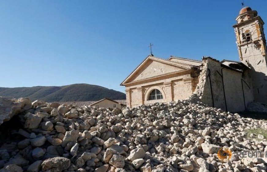 161031-vod-meta-g-en-italy-quake-flattens-historic-church-3000-people-homeless