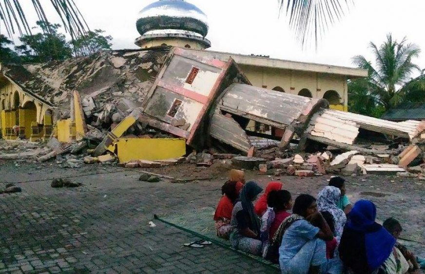 161207-vod-meta-g-en-at-least-52-dead-in-aceh-65-magnitude-quake-hits-indonesia