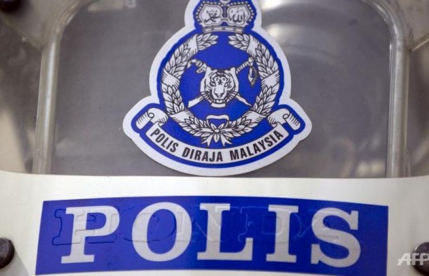 170421-vod-meta-g-gg-Malaysian policeman stabbed for telling man not to smoke