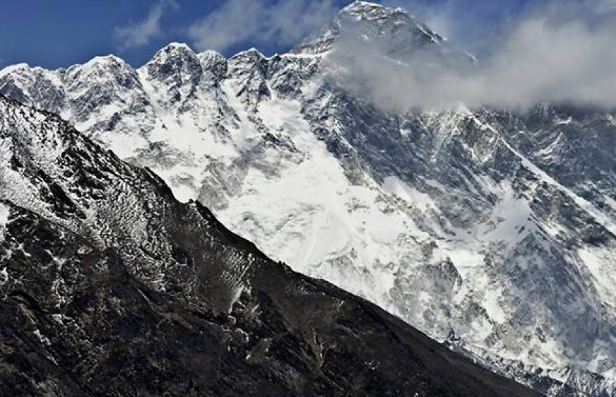 170522-vod-meta-g-secu-3 climbers die on Everest one missing