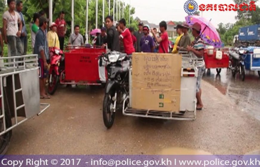 170615-vod-meta-d-eco-vendor-protest-with-authorities-at-prom-checkpoint