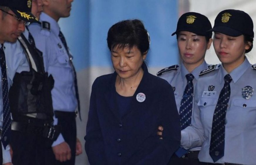 SEOUL, SOUTH KOREA - MAY 25:  Former South Korea President Park Geun-hye arrives at the Seoul Central District Court on May 25, 2017 in Seoul, South Korea. Former South Korean President Park Geun-hye attends the hearing for her corruption trial along with her accomplice Choi Soon-sil. Park was accused of receiving or demanding 59.2 billion won (US$52.7 million) in bribes from conglomerates, including Samsung Group.  (Photo by Song Kyung-Seok-Pool/Getty Images)