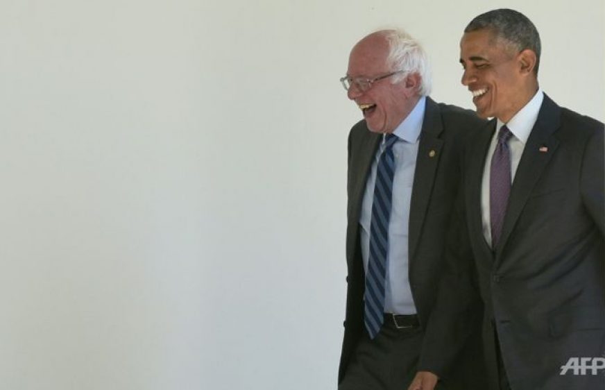លោក Bernie Sanders និងលោក​ប្រធានាធិបតី បារ៉ាក់ អូបាម៉ា (រូបភាពពី AFP)