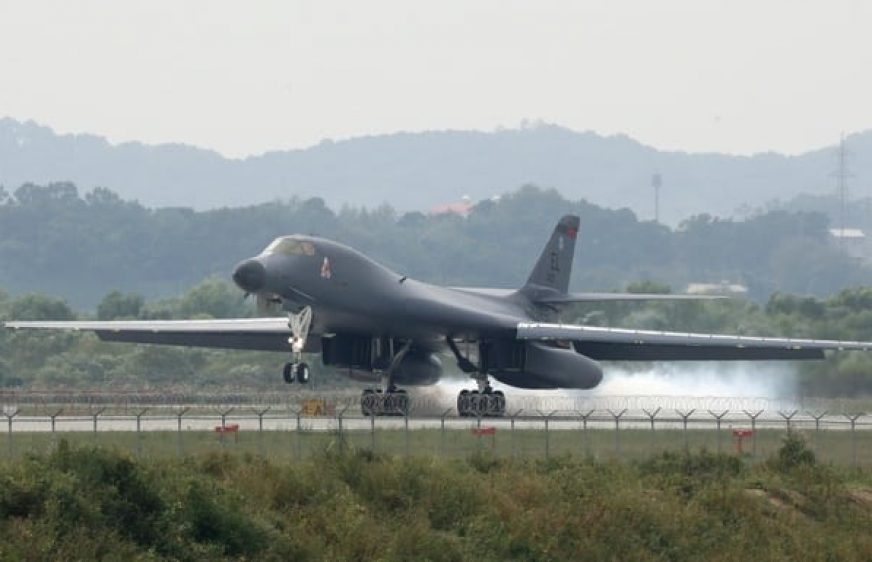 20160921-vod-udom-g-sec-us-bomber-lands-in-s-korea-in-show-of-force%e2%80%8b-2