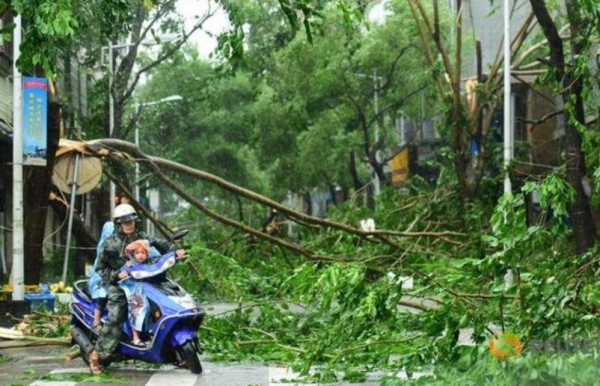 20161018-vod-udom-g-sec-chinas-hainan-shuts-down-as-typhoon-hits