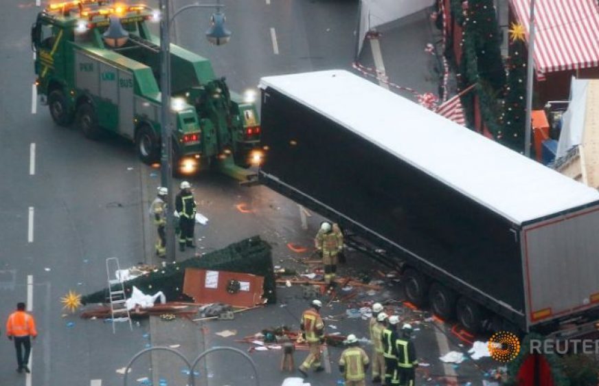 20161220-vod-udom-g-sec-Berlin police assume truck was deliberately driven into Christmas market