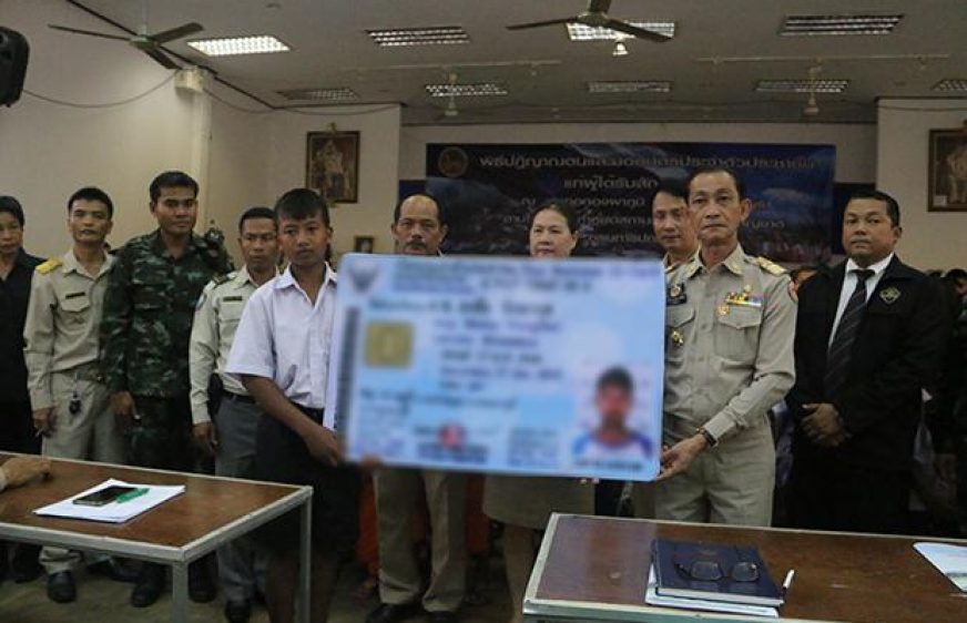 20170405-vod-udom-g-hr-213 stateless students granted Thai nationality