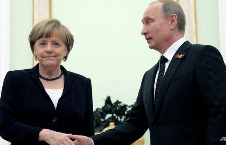 20170502-vod-udom-g-pol-Merkel makes rare Russia visit as Putin backs warmer ties
