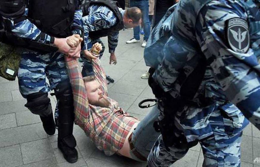 20170613-vod-udom-g-pol-Navalny jailed, 1,500 arrested after protests across Russia