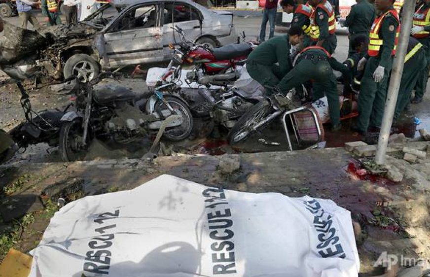 20170725-vod-udom-g-ss-Blast kills at least 26, injures dozens in Pakistan's Lahore