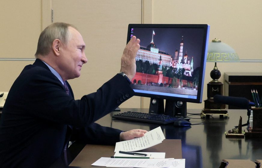 ប្រធានាធិបតីរុស្ស៊ី លោក វ្ល៉ាឌីមៀ ពូទីន ចូលរួមក្នុងពិធីសម្ពោធហេដ្ឋារចនាសម្ព័ន្ធដឹកជញ្ជូនថ្មី តាមរយៈតំណភ្ជាប់វីដេអូអនឡាញ ក្នុងប្រទេសរុស្ស៊ី ថ្ងៃទី១៣ ខែធ្នូ ឆ្នាំ២០២២។