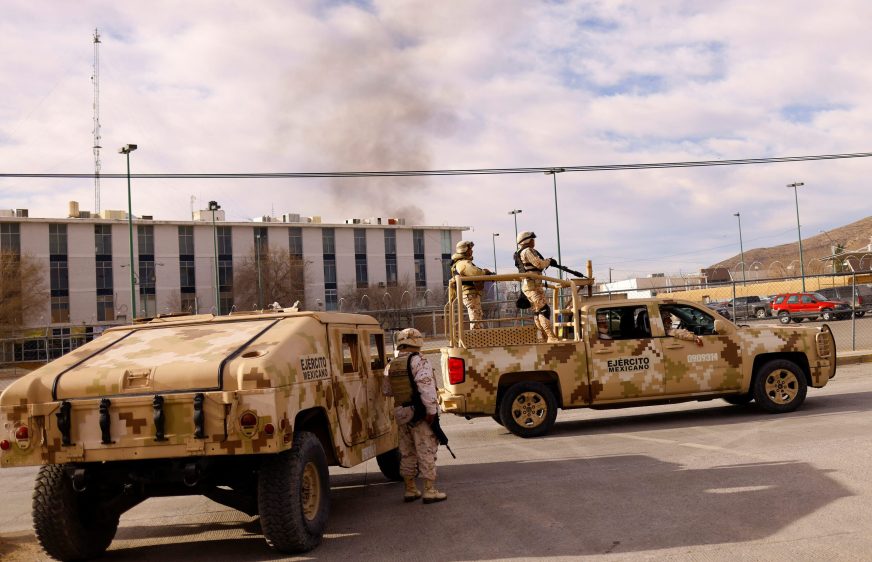 យោងតាមប្រព័ន្ធផ្សព្វផ្សាយក្នុងស្រុក នៅទីក្រុង Ciudad Juarez ប្រទេសម៉ិកស៊ិក កាលពីថ្ងៃទី០១ ខែមករា ឆ្នាំ២០២៣ បានឱ្យដឹងថា កងទ័ពម៉ិកស៊ិកមកដល់ពន្ធនាគាររដ្ឋ Cereso លេខ៣ បន្ទាប់ពីជនមិនស្គាល់មុខបានចូលទៅក្នុងពន្ធនាគារ ហើយបានបាញ់ប្រហាររំដោះអ្នកទោសជាច្រើននាក់ ដែលបណ្តាលឱ្យមានរបួស និងស្លាប់។