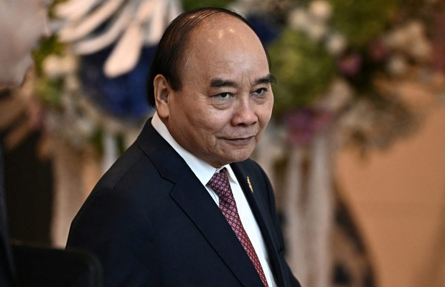 ប្រធានាធិបតីវៀតណាម លោក Nguyen Xuan Phuc អញ្ជើញទៅចូលរួមកិច្ចសន្ទនារបស់មេដឹកនាំ APEC ជាមួយក្រុមប្រឹក្សាធុរកិច្ច APEC ក្នុងអំឡុងកិច្ចប្រជុំកំពូលនៃកិច្ចសហប្រតិបត្តិការសេដ្ឋកិច្ចអាស៊ី-ប៉ាស៊ីហ្វិក (APEC) ថ្ងៃទី១៨ ខែវិច្ឆិកា ឆ្នាំ២០២២ នៅទីក្រុងបាងកក ប្រទេសថៃ។