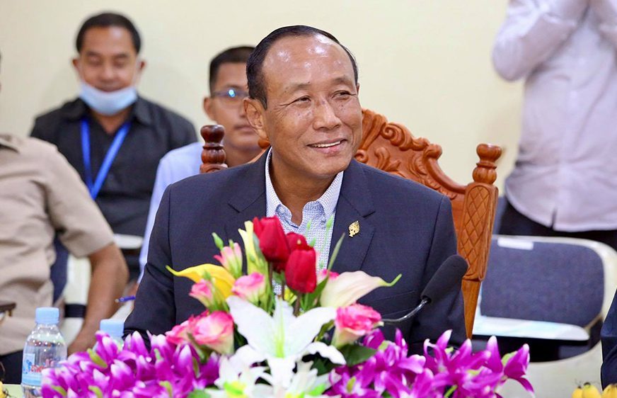 លោកប្រាជ្ញ ច័ន្ទ អតីតអភិបាលខេត្តបាត់ដំបង ដែល​បច្ចុប្បន្នគឺជាតំណាងរាស្ត្រនិងជាប្រធានគណៈកម្មការទី១នៃរដ្ឋសភា ក្នុងកិច្ចប្រជុំមួយកាលពីចុងខែកក្កដា ឆ្នាំ២០២០។ (ហ្វេសប៊ុក៖ National Assembly Of Cambodia)