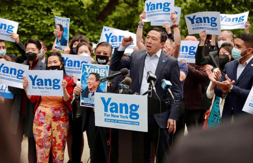 លោក​ អែនឌ្រូ យ៉ាង  (Andrew Yang) ជួបអ្នកគាំទ្រគណបក្សរបស់ខ្លួន។ (ហ្វេសប៊ុក៖ Andrew Yang)