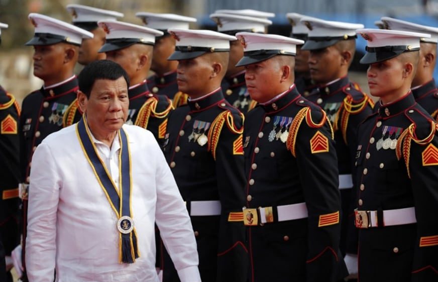 ប្រធានាធិបតីហ្វីលីពីនលោក Rodrigo Duterte ក្នុងអំឡុងពេលប្រារព្ធខួបលើកទី 120 របស់កងនាវាចរហ្វីលីពីននៅក្នុងទីក្រុងម៉ានីលប្រទេសហ្វីលីពីននៅថ្ងៃអង្គារទី 22 ខែឧសភាឆ្នាំ 2018 (រូបភាព៖ EPA)