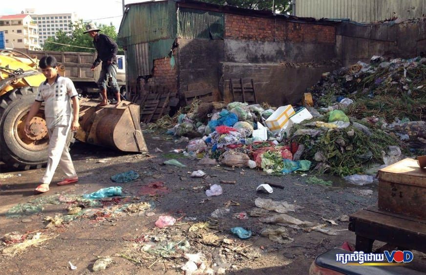 សំរាមនៅផ្សារដើមគ