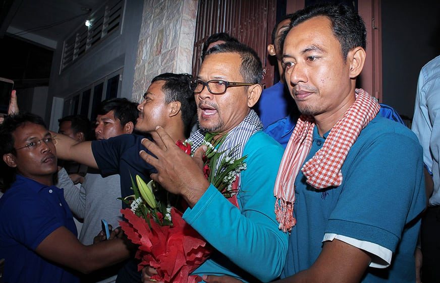 លោក មាជ សុវណ្ណរា ត្រូវ​បានតុលាការ​ដោះ​លែងឲ្យ​មាន​សេរីភាព នៅវេលាជាងម៉ោង ១២ អាធ្រាត្រ ឈានចូលថ្ងៃទី​ ២៨ ខែ​សីហា ឆ្នាំ​ ២០១៨​ នេះ (រូបភាព៖ ហ្វេសប៊ុក
Chengchon Son)