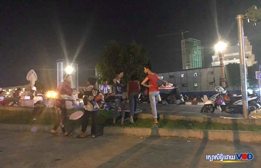 កុមារដែលត្រូវបានបង្ខំឲ្យដើរលក់ដូរនាពេលរាត្រី