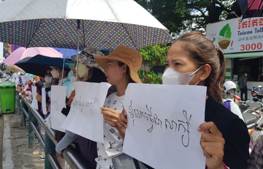 កូដករ​ណាហ្គាវើលដ៍ប្រមាណ៣០នាក់បាន​នាំគ្នាទៅ​ប្រមូលផ្តុំនៅមុខ​សាលា​ដំបូងរាជធានីភ្នំពេញ ដោយ​ពួកគេ​​បាន​​កាន់​បដា​ដែលមានខ្លឹមសារ​​ថា «ខ្ញុំមកធ្វើជាសាក្សី» ក្នុងគោល​បំណង​លើក​ទឹក​ចិត្ត និងគាំទ្រដល់​សមា​ជិក​របស់​ខ្លួនដែល​ចូលទៅ​បំភ្លឺនៅសាលាដំបូងរាជធានីភ្នំពេញ ក្រោមបណ្ដឹងរបស់ក្រុមហ៊ុនណាហ្គាវើលដ៍ ថ្ងៃទី១៤ ខែវិច្ឆិកា ឆ្នាំ២០២២។