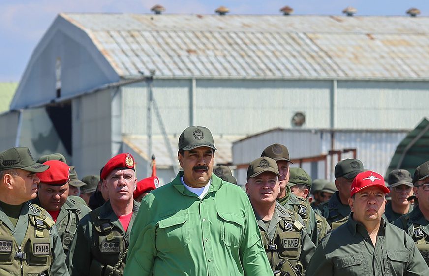 Nicolás Maduro ចូលរួមក្នុងពិធីមួយក្នុងអំឡុងពេលធ្វើសមយុទ្ធយោធានៅមូលដ្ឋានទ័ពអាកាស Libertador ក្នុងទីក្រុង Maracay។ រូបភាព៖ HO/AFP/Getty Images