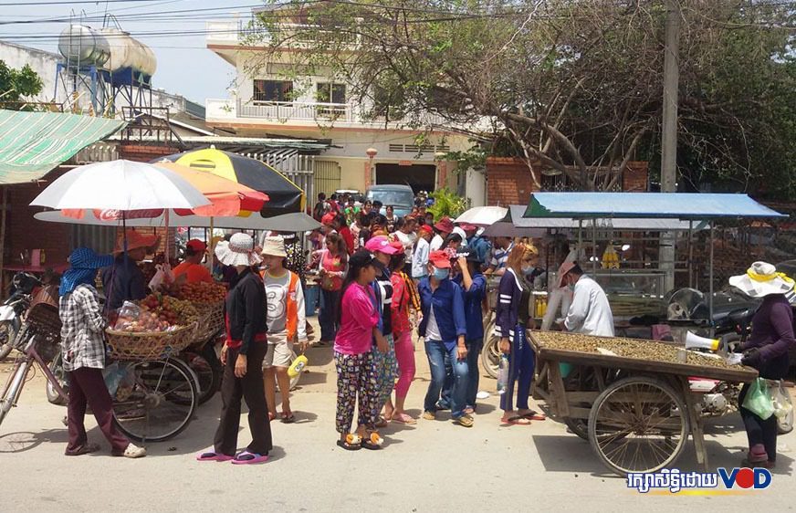 កម្មករ-កម្មការិនីរោងចក្រ (ដោយ ណាត សុភាព)