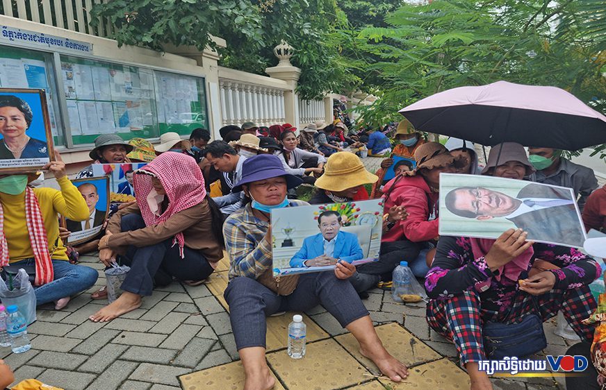 កម្មករ-កម្មការិនីបម្រើការងារនៅរោងចក្រកាត់ដេរសម្លៀកបំពាក់​ ឃែន​ធើ​រេន អីភែរឹល ខេមបូឌា (CANTERAN APPAREL Cambodia co.,ltd) មកសុំកិច្ចអន្តរាគមន៍ពីក្រសួងការងារ ក្រោយថៅកែរត់ចោលដោយមិនទាន់បានដោះស្រាយសំណងតាមផ្លូវច្បាប់ ថ្ងៃទី៣១ ខែឧសភា ឆ្នាំ២០២២។