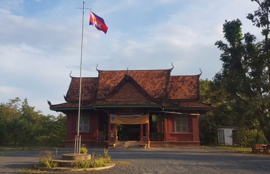 ទិដ្ឋភាពសាលាឃុំថ្មី ស្ថិតនៅក្នុងភូមិស្វាយជ្រុំ ឃុំថ្មី ស្រុកចិត្របុរី ខេត្តក្រចេះ កាលពីថ្ងៃទី៧ ខែវិច្ឆិកា ឆ្នាំ២០២២។ (កញ្ញា ទុយ អេងលី)