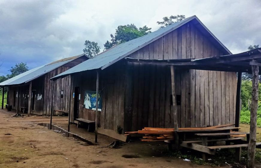 ទិដ្ឋភាពសាលាបឋមសិក្សាត្រាំងកិត ដែលស្ថិតនៅតំបន់ដាច់ស្រយាលមួយបានបង្កើតឡើងក្នុងអំឡុងឆ្នាំ២០១៥ ដែលមានចម្ងាយជាង ៤០គីឡូម៉ែត្រពីទីរួមខេត្តមណ្ឌលគិរី ក្នុងភូមិពូកេះ ឃុំមេម៉ង់ ក្នុងស្រុកកែវសីមា កាលពីខែឧសភា ឆ្នាំ២០២២។ (ផ្តល់ឱ្យ)