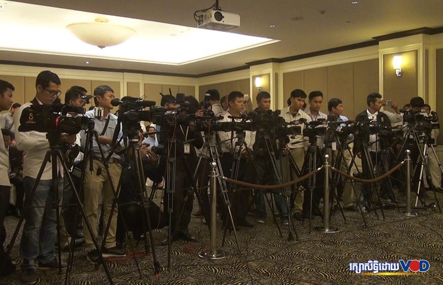 អ្នកកាសែត-cambodian journalist cover in event in Phnom Penh-archive-photo-vod