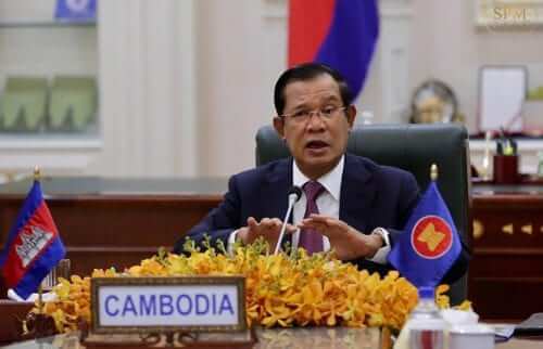 លោក ហ៊ុន សែន នាយករដ្ឋមន្រ្តីនៃព្រះរាជាណាចក្រកម្ពុជា ថ្លែងក្នុងកិច្ចប្រជុំកំពូលពិសេសអាស៊ានបូក៣ ស្តីពីបញ្ហាបង្កឡេីងដោយជំងឺកូវីដ-១៩ តាមប្រព័ន្ធអនឡាញ នៅរសៀលថ្ងៃទី១៤ ខែមេសា ឆ្នាំ២០២០។